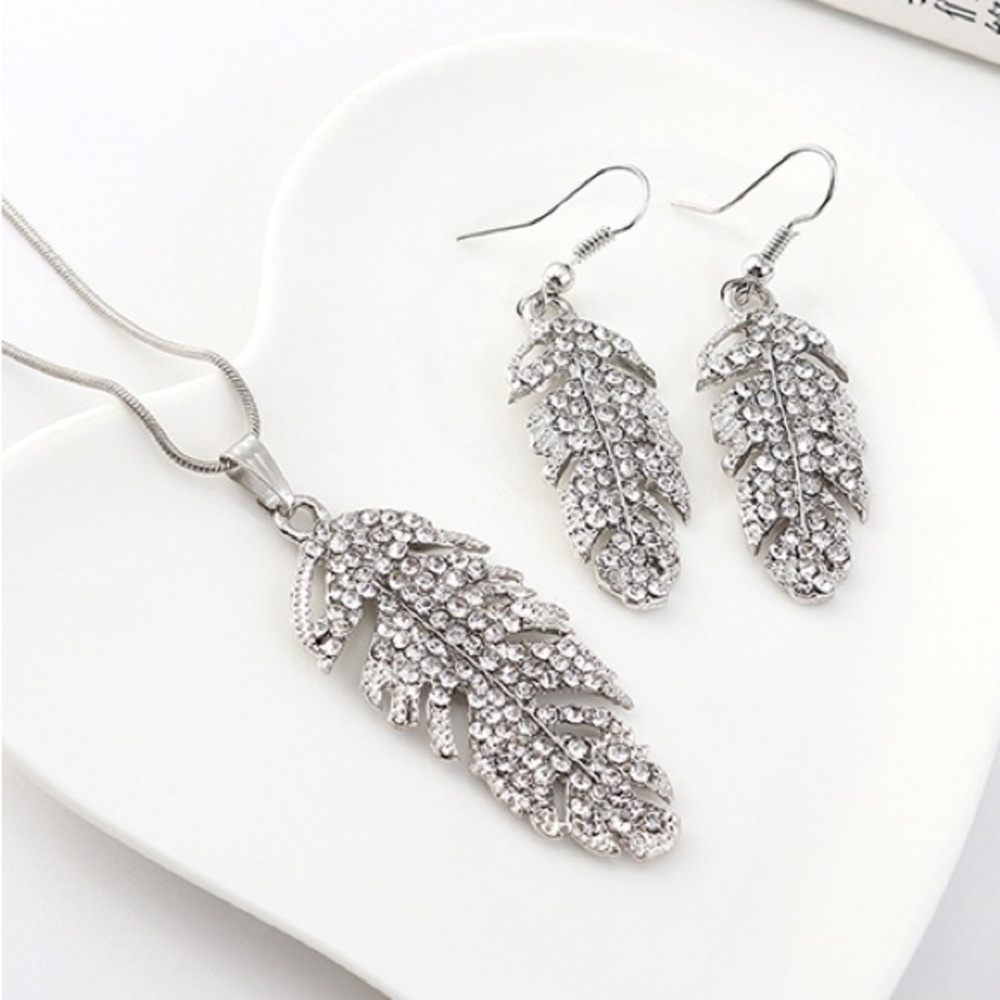 Feathered Grace Set